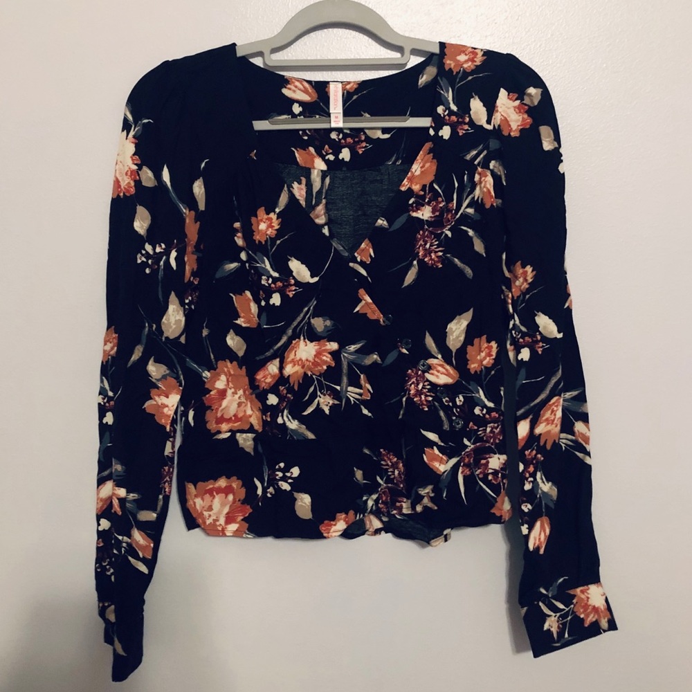 Xhilaration v-neck wrap top